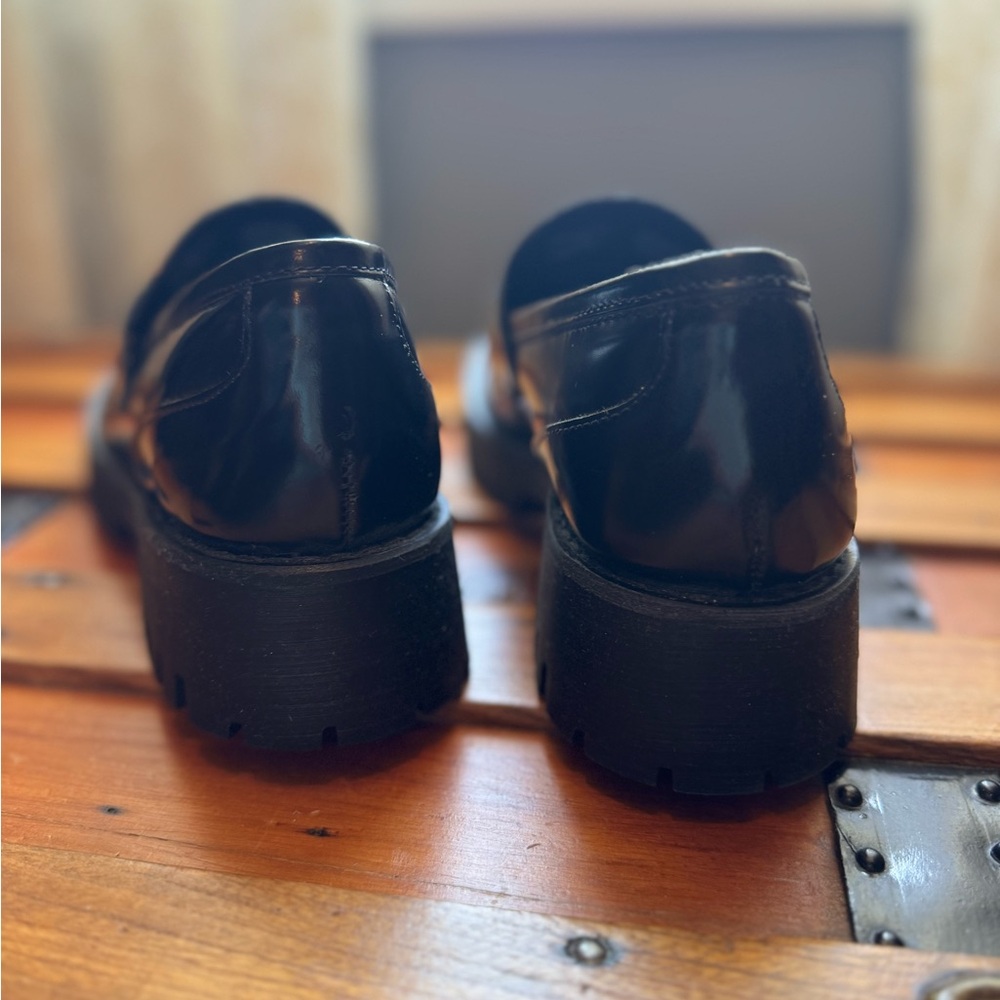 Steve Madden NWOT Black “Lando” Loafers with Gold Accents - Picture 8 of 11